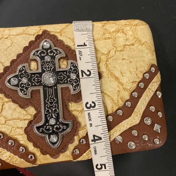 Montana west cross studded wallet 4.5" x 7.5" Guc - Picture 16 of 16